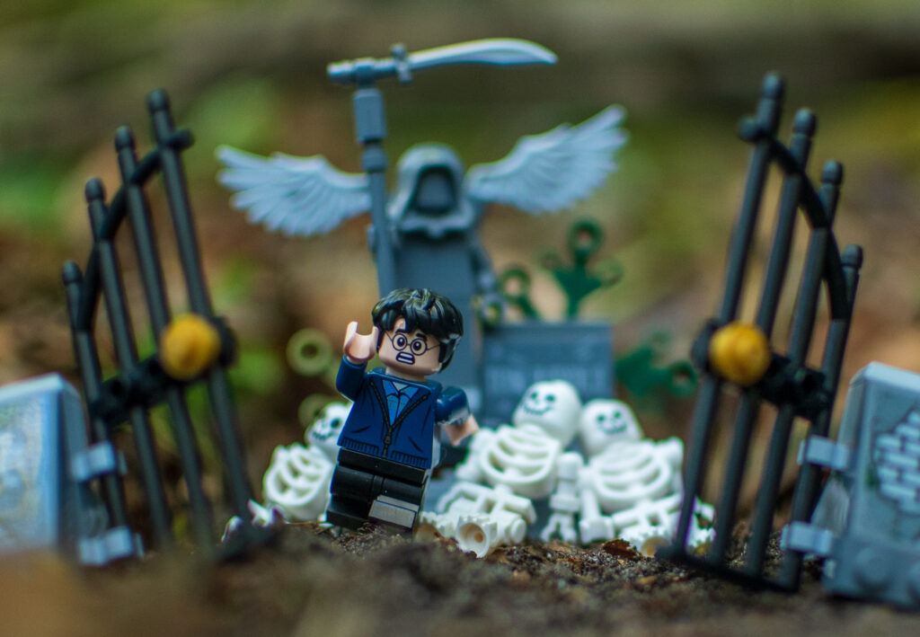 vecteezy_warsaw-2020-lego-harry-potter-minifigure-running-from-cemetery_2642875